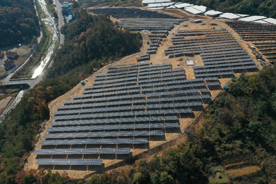 Výprodej Mono solární panel typu P 120 článků 600W PV solární deska se zárukou 12 let a více